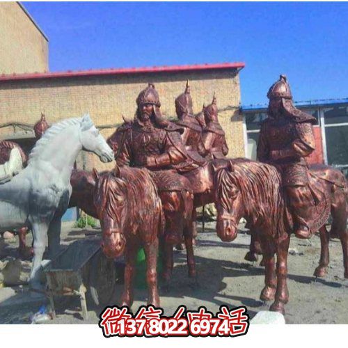 巨型騎士馬銅雕塑，點綴景區(qū)廣場