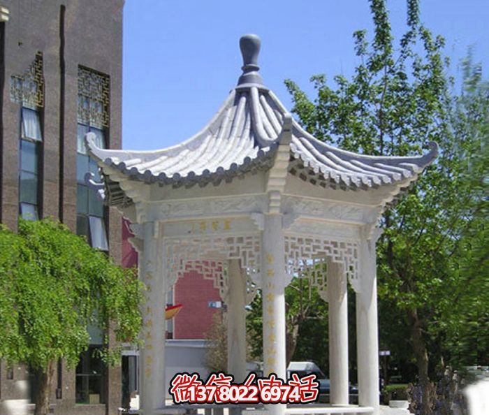 精美漢白玉鏤空涼亭，為校園休息區(qū)提供清涼休息空間