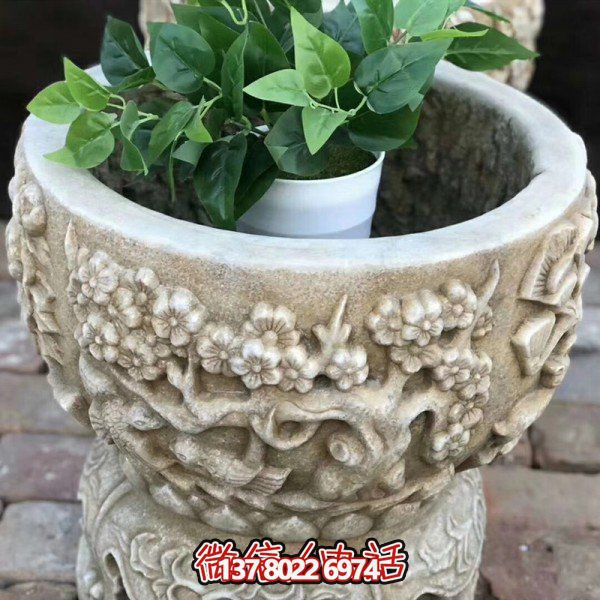 精美藝術石雕花盆，讓繁復多彩的花紋與浮雕結合，打造出精美的大理石雕塑