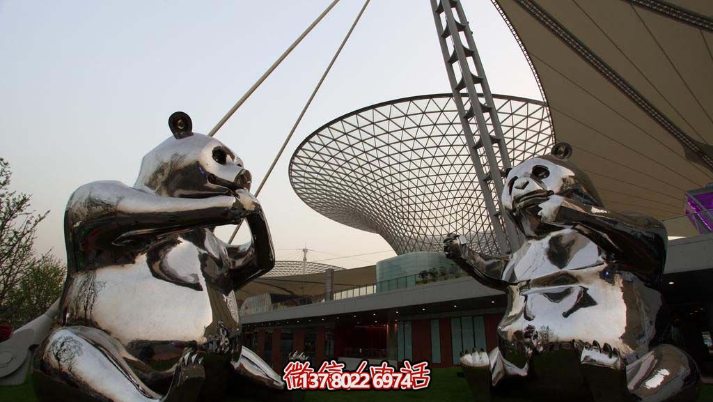 不銹鋼卡通熊貓雕塑，為動(dòng)物園擺放鏡面裝飾