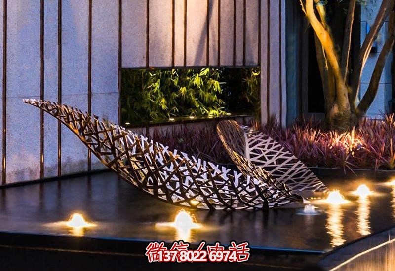不銹鋼樹葉鏤空雕塑，給戶外和酒店環(huán)境帶來優(yōu)雅氣息