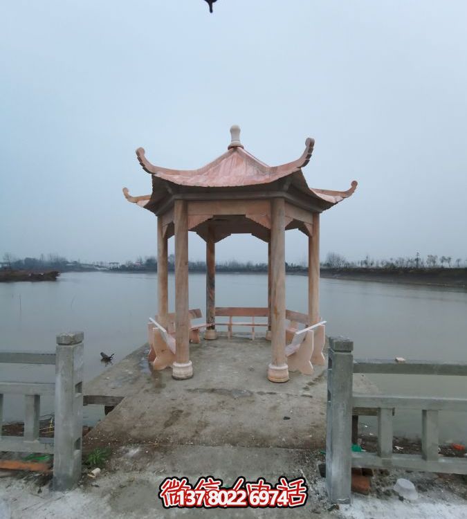河邊大理石涼亭雕塑，欣賞晚霞紅