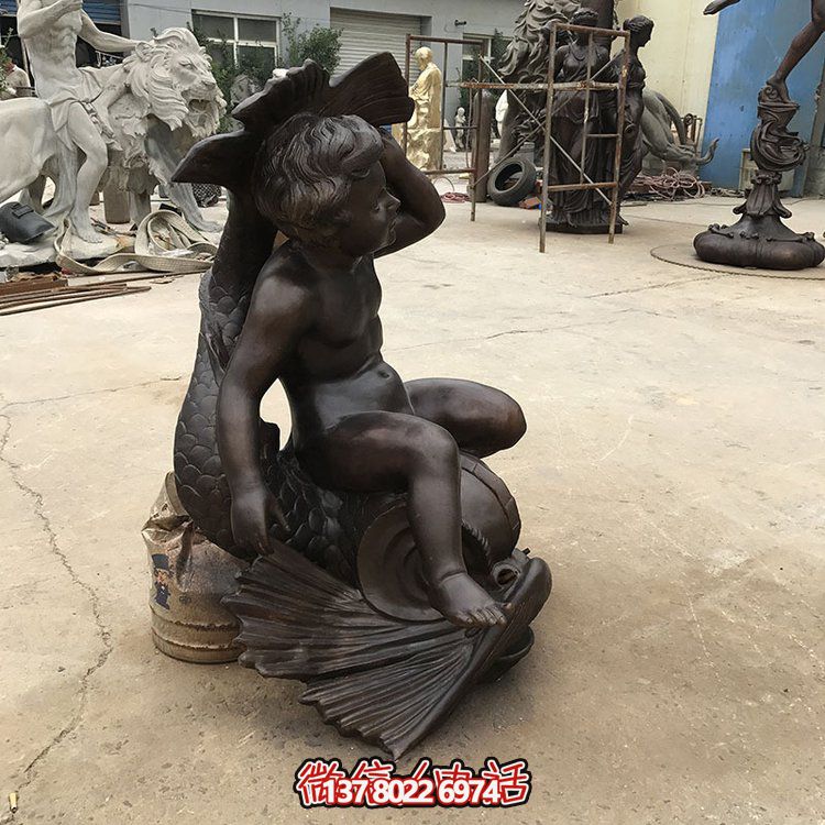 創(chuàng)意銅雕魚坐椅，讓兒童享受景觀之美