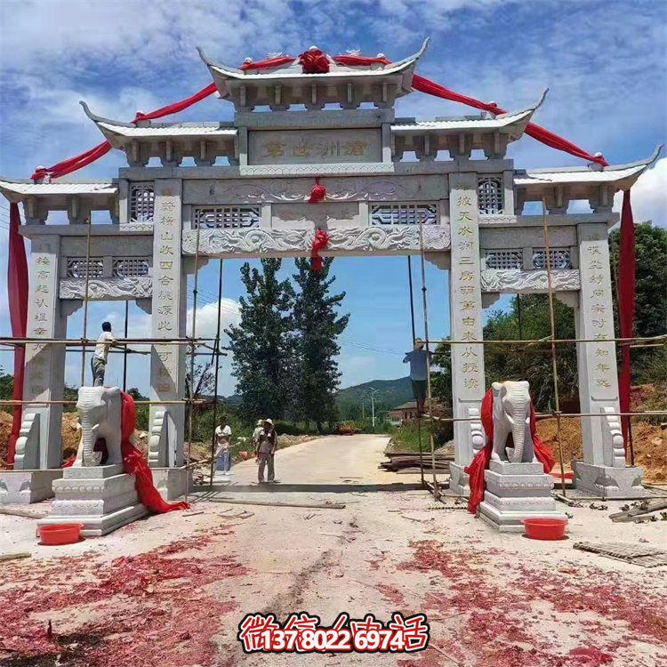 集道路四柱、花崗巖、花崗石雕和牌樓于一體的精美絕倫藝術(shù)品