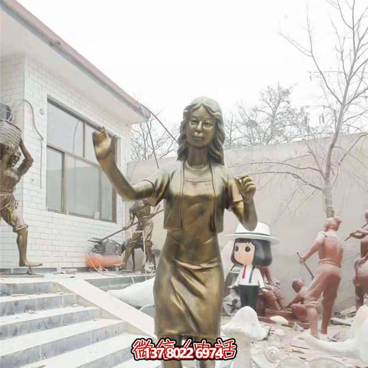 仿銅雕塑玻璃鋼抽象人物，為公園戶外裝飾