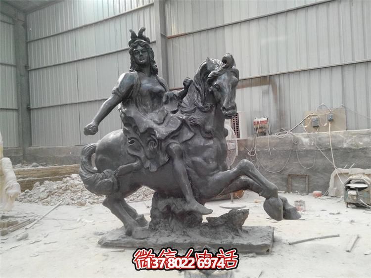 超越傳統(tǒng)，探索未知的玻璃鋼騎馬擺件