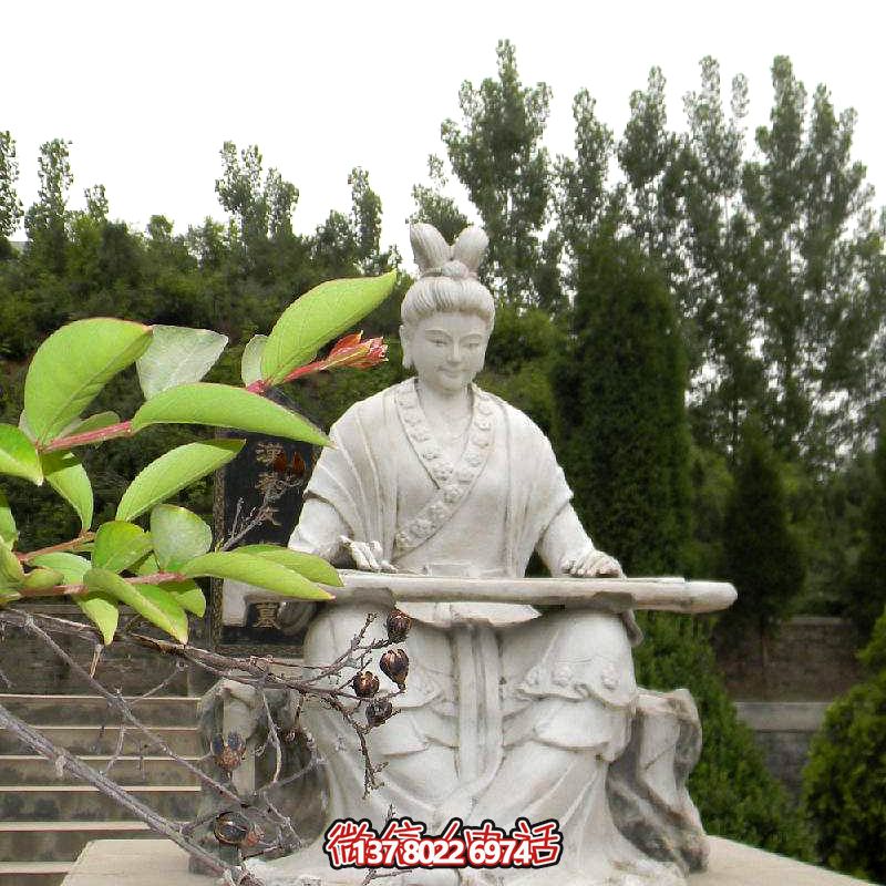 彈琴游玩古代景區(qū)，感受石雕雕塑之美